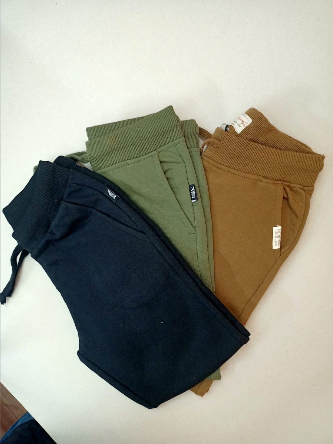 “Keep your boys cozy and stylish – Pack of 2 fleece trousers